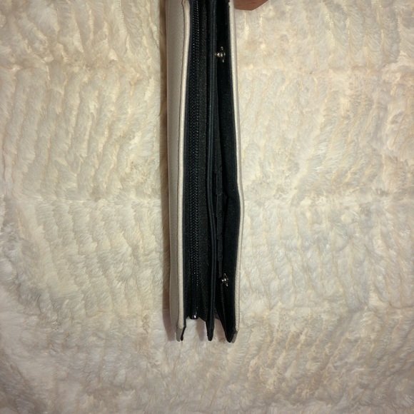 Jessica Simpson Wallet - Picture 3 of 3